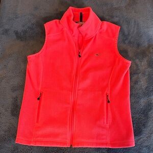 Vineyard Vines women’s Harbor Fleece Vest in Coral, size M